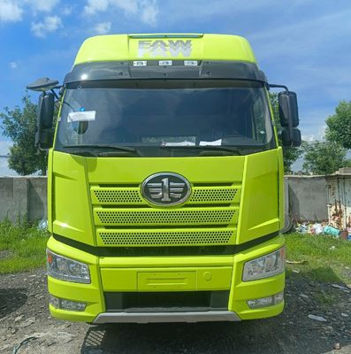 Tubeless Tire Design Economical FAW Jiefang J6p420HP Diesel Heavy-Duty Truck for Logistics