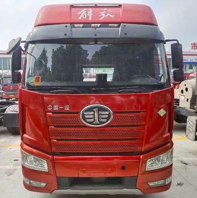 Sales on Tyre Gas 6X4 Transport Truck with Manual Transmission and Carbon Steel Cargo Box