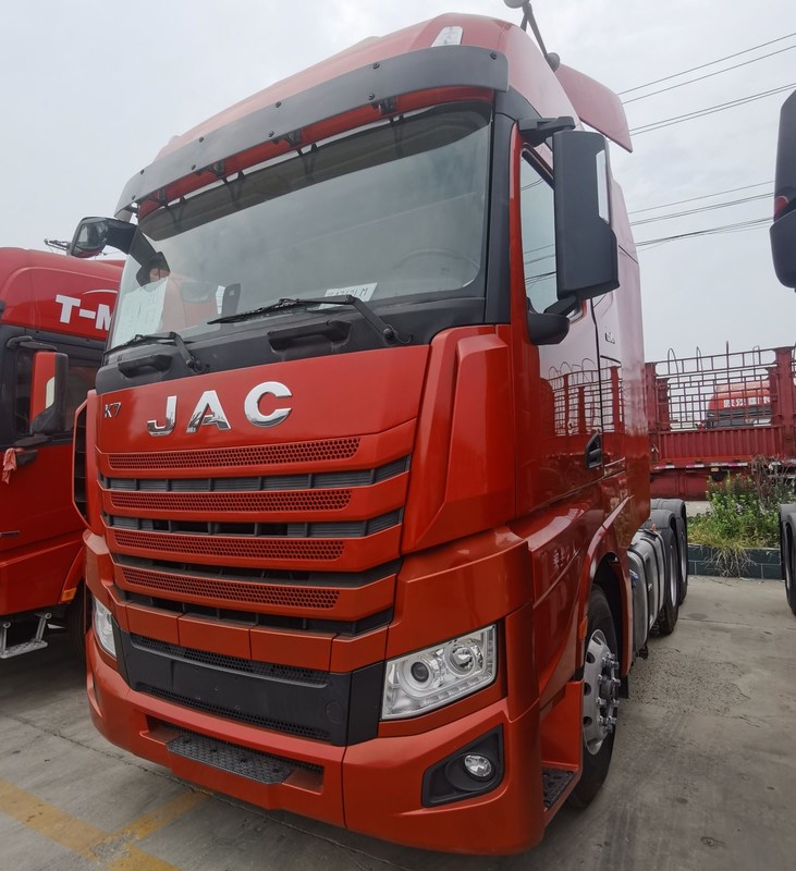 Manual Transmission Type Heavy Duty JAC 6X4 Truck for Towing Semi Trailers