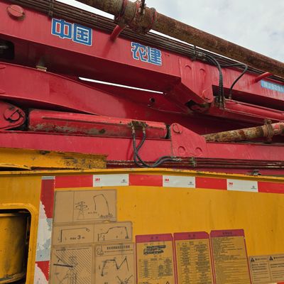 Sinotruk Chassis Pump Truck with Air Conditioner Cab and Hydraulic Steering System