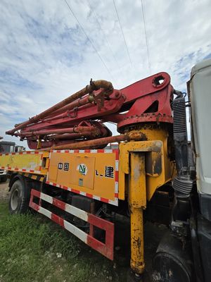 Sinotruk Chassis Pump Truck with Air Conditioner Cab and Hydraulic Steering System