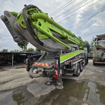 Tyres and Refurbished Pump truk for White Sinotruk Chassis in Front Lifting Style