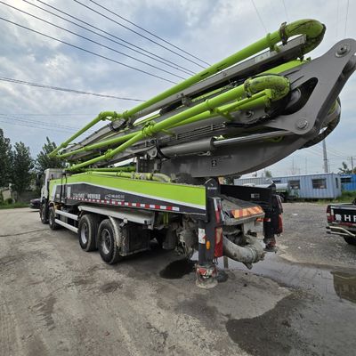 Tyres and Refurbished Pump truk for White Sinotruk Chassis in Front Lifting Style