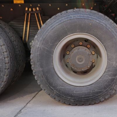 Tubeless Tyre Design Sinotruk HOWO 8X4 Tipper Truck for Nigeria Africa Manufacturers