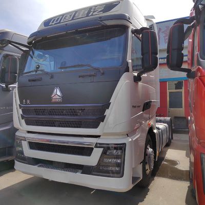 Sinotruk Tractor Trailer with 400L Fuel Tank and Driver Seat Air Suspension Seat