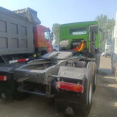 Driver Seat Air Suspension Seat Heavy Duty Towing Tractor Truck 490HP HOWO Customized