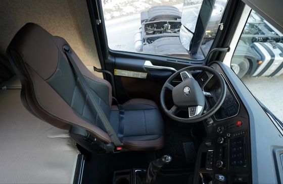 Heavy Duty 6x4 Tractor Towing Vehicle with Air Suspension Seat and Hydraulic Steering