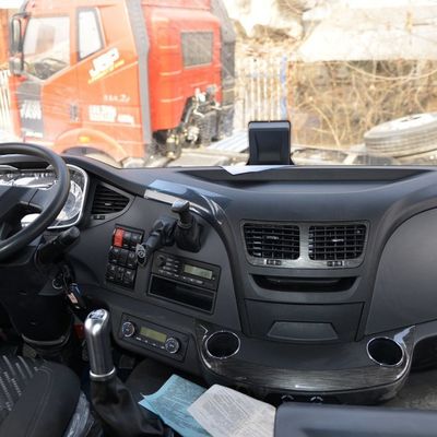 31-40t Load Capacity Heavy Duty Tractor Truck with Air Suspension and 420HP Engine