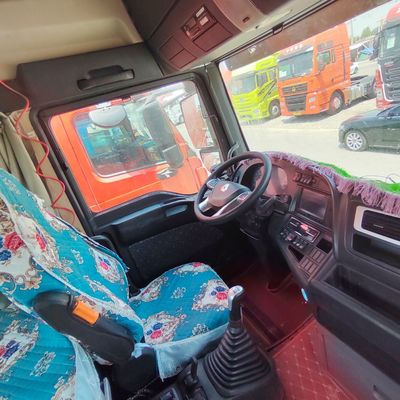 Sinotruk Used Second Hand HOWO Transport Cargo Truck Heavy Duty CNG 6X4 Tractor Truck
