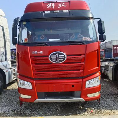 400L Fuel Heavy Duty Tractor Towing Truck with Customized Specifications and Capacity