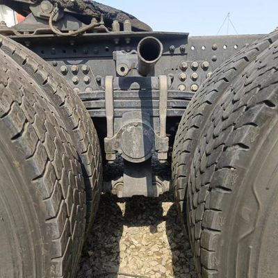 400L Fuel Heavy Duty Tractor Towing Truck with Customized Specifications and Capacity