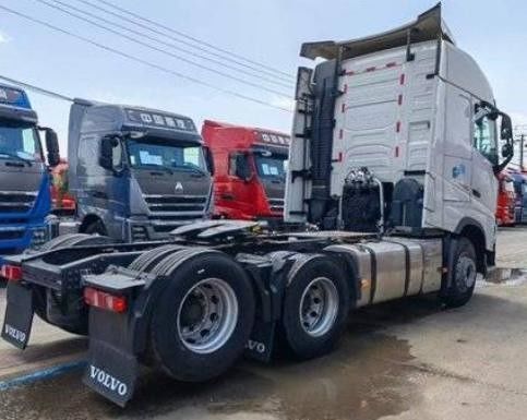 Volvo prime s Used Tractor Upgraded to 460 HP 6X2r National V with Hydraulic Steering