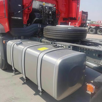 Tubeless Tire Design 400hptx7 HOWO Tipper Trailer Truck with Carbon Steel Cargo Box