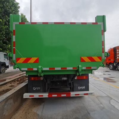 Power-Assisted Garbage Truck with Sinotruk Chassis Shacman and Air Conditioner Cab