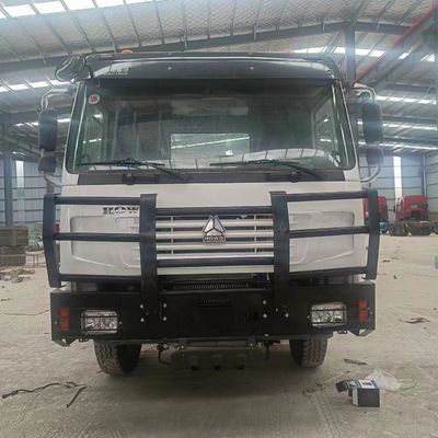 Sinotruk Haowo Light Tractor Trailer with Engine Capacity＞8L and ISO Certification