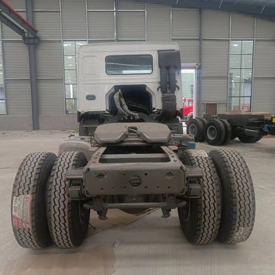 Sinotruk Haowo Light Tractor Trailer with Engine Capacity＞8L and ISO Certification
