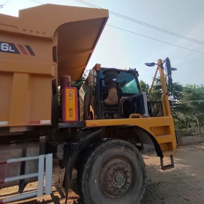 High Horsepower 351-450hp Cargo Tractor Truck with Sinotruk Chassis and Hydraulic Steering