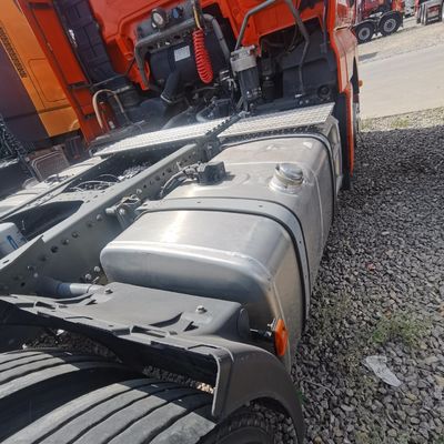 Towing Semi Trailer with Shacman 6X4 Heavy Duty Tractor Tipper and 1000L Fuel Tank