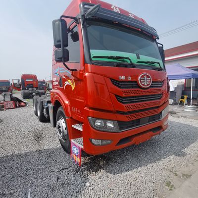 Manual Transmission Type 600L Fuel Capacity Heavy Duty Tractor with Towing Semi Trailer
