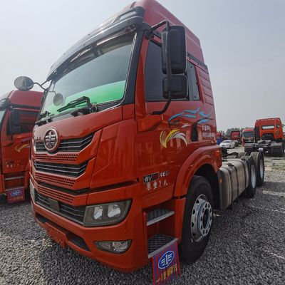 Manual Transmission Type 600L Fuel Capacity Heavy Duty Tractor with Towing Semi Trailer