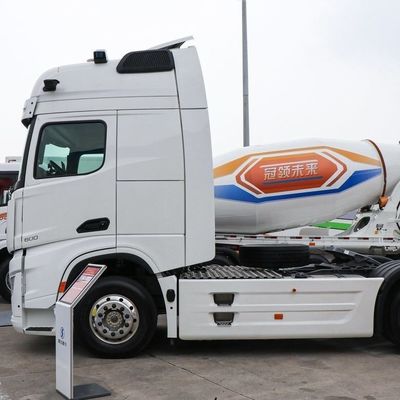 600L Fuel Tank Tractor Truck with Air Suspension Driver Seat and ＞8L Engine Capacity