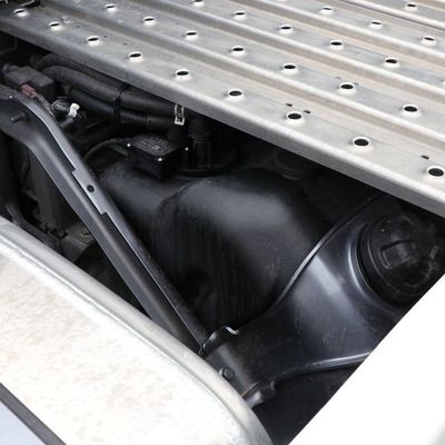 600L Fuel Tank Tractor Truck with Air Suspension Driver Seat and ＞8L Engine Capacity