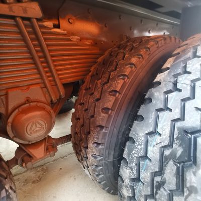 Industrial Transporter Sinotruck Heavy Duty Hauler Vehicle with 30t Loading Capacity