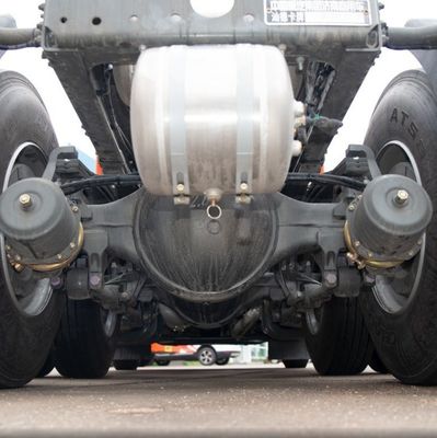 Advanced 31-40t Load Capacity Air Suspension Seat Tractor Truck with 1000L Fuel Tank