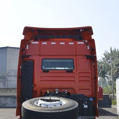 ZZ4257N3247E1H Tubeless Tire Design Sinotruck Heavy Duty Tractor with 1000L Fuel Tank