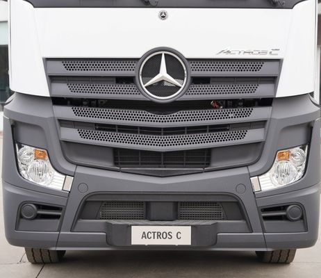 580 Horsepower Mercedes Benz Heavy Truck Diesel Tractor Truck with Tubeless Tire Design