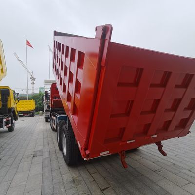 Sinotruck Heavy Duty Transport Truck with Hydraulic Steering and 30t Loading Capacity