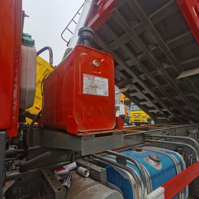 Diesel Sinotruck Heavy Duty Dump Truck with 30t Loading Capacity and Hydraulic Steering