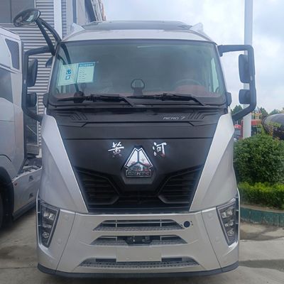 Torque Engine Diesel Tractor Truck with GCC Tire Certification and ≤5 Seats
