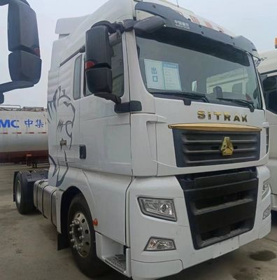 Diesel Tractor Truck with Towing Semi Trailer Euro 5 Emission Standard and Efficiency