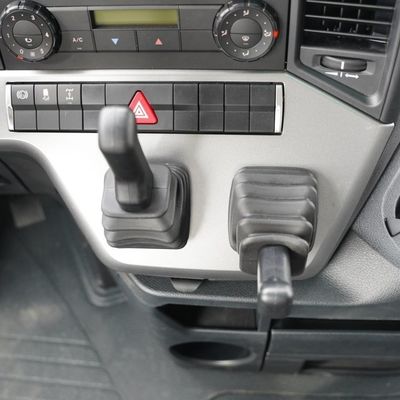Euro6 Truck Tractor for Heavy Duty Hauling and Transportation Needs 6.8x2.5x3.8m