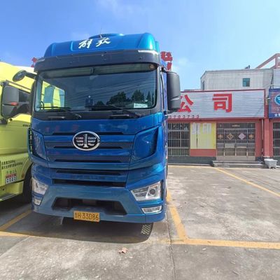 Jiefang J7 Truck with 560 Horsepower Engine Euro 5 Emission Standard 6.8x2.5x3.8m
