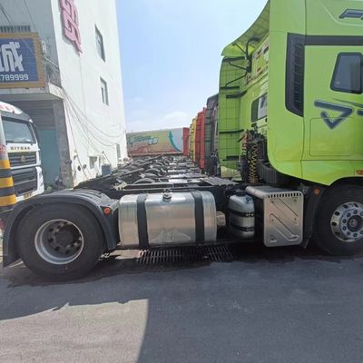 Long Distance Hauling 560HP Towing Truck with Air Suspension Seat and 400L Fuel Tank