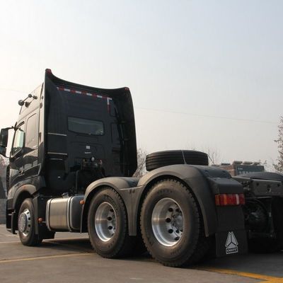 Customized Sinotruck HOWO 400HP Heavy Duty Tractor Trailer with 1000L Fuel Tank Diesel