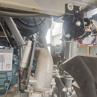 Heavy-Duty 371HP6*4 HOWO Diesel Dump Truck with Manual Transmission and Customized
