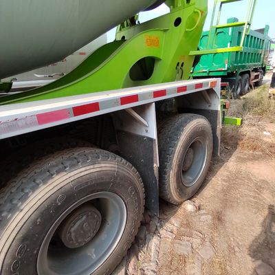 15-20 Cubic X4 Sinotruck HOWO 371HP Concrete Mixer Truck for ≤5 Seats and 6 Months