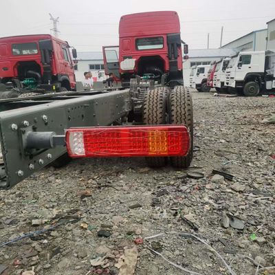 Service Life ≤1 Year HOWO Heavy Duty Cargo Truck with 400-600L Fuel Tank and Tires