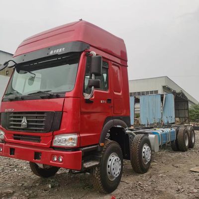 11.6mX2.55mX3.96m Haowo Pre-Owned Commercial Van with Tires and 400-600L Fuel Tank Capacity