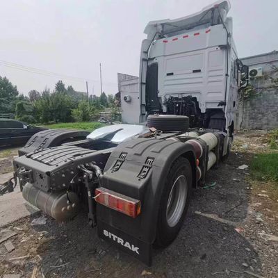 Air Suspension Seat and 600L Fuel Tank Sinotruck Tractor Truck for Towing Semi Trailer