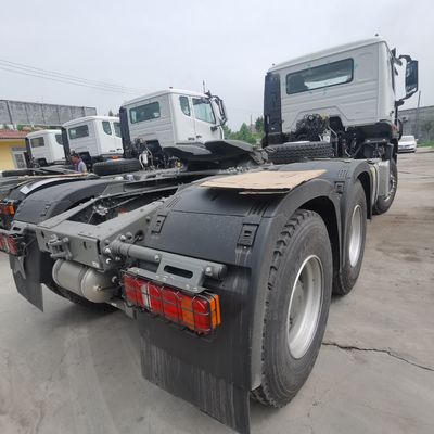 6×4 Drive Wheel Sinotruk Heavy Duty Tractor with Air Suspension Seat and 600L Fuel Tank