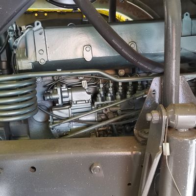 Affordable Truck Head with 1000L Fuel Tank and Air Suspension Seat Perfect ' Needs