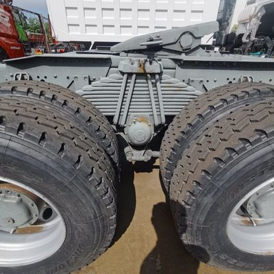 Economical Towing Semi Trailer 371HOWO Tractor Seats ≤5 in Towing with 1000L Fuel Tank