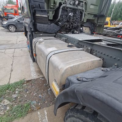 Shacman Tipper Truck with Manual Transmission 400L Fuel Tank and Tubeless Tire Design
