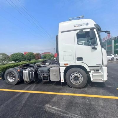 Sinotruck Tractor with Air Suspension Seat Towing Heavy Duty Vehicles Efficiently