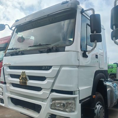 Heavy Duty HOWO Transport Tractor Freight Truck with ≤5 Seats Tire Certification ISO