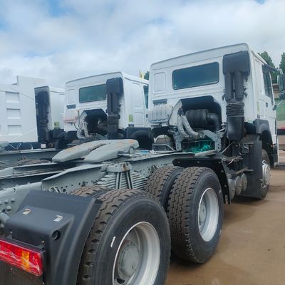 Heavy Duty HOWO Transport Tractor Freight Truck with ≤5 Seats Tire Certification ISO